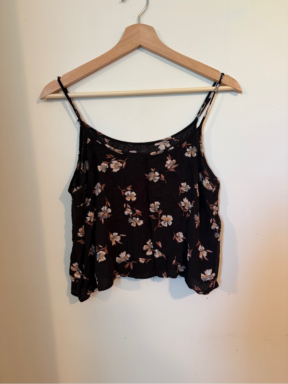 Floral Black Spaghetti-Strap Cropped Tank Top